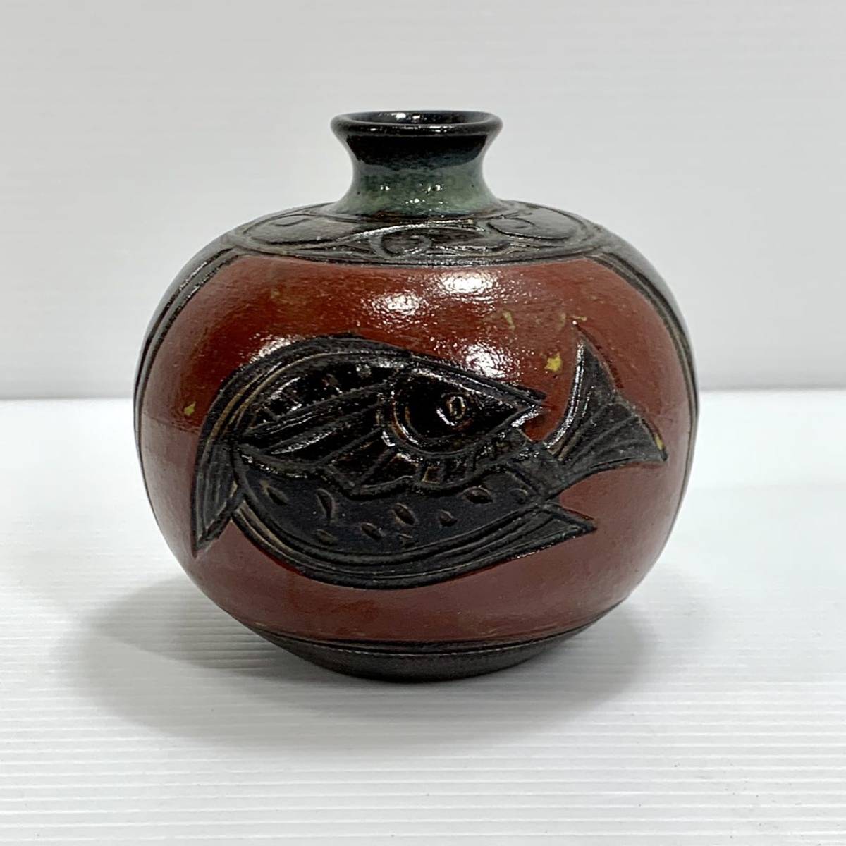 美品】壺屋焼 小橋川清正 魚紋 双魚紋-