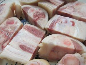 鳥取県産「豚足1kg」◆調理しやすくカット済み◆生冷凍15片