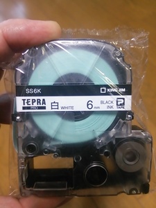 送料無料【即決】白色 6mm 黒文字 SS6K テプラカートリッジ テプラテープ 4971660762200