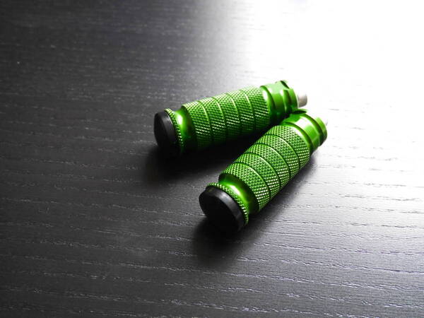 【即納可】短め汎用ステップバーショート グリーン バックステップの修復にも ZX-10R Ninja400 Z125 Z900 KLX ZX-250R Z600 ニンジャ250