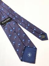 (D) 美品 CHANEL シャネル 10P イタリア製 花柄 ココマーク 総柄 シルク ネクタイ ネイビー レッド フラワー 送料250円_画像4