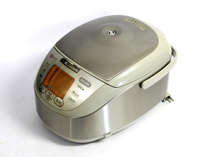 ほぼ未使用★タイガーIHジャー炊飯器〈炊きたて〉土鍋ご泡火炊き 本土鍋が生み出す泡と高火力で、 際立つ土鍋ごはんの旨み