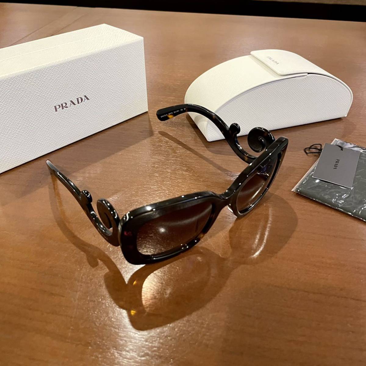 ヤフオク! -(プラダ prada) サングラスの中古品・新品・未使用品一覧