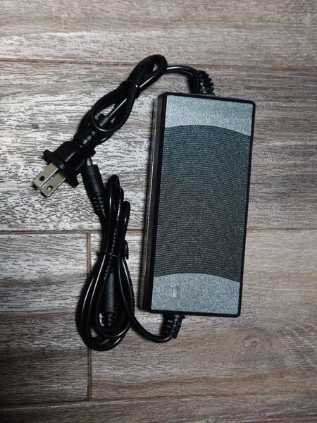 新品 12V5A 60W ACアダプター汎用 ノイズフィルター付き 即購入可能