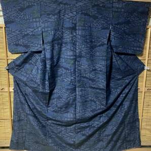 結城紬着物 正絹結城紬織 濃い藍地に総柄吉祥小紋模様の総絣 K150