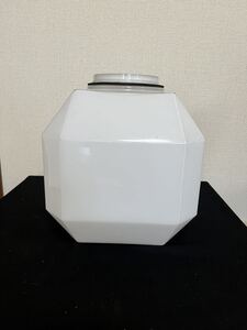 ガラス製 乳白色 多面体 ガラスシェード 管理A1335 電気傘 電傘 レトロ ビンテージ アンティーク 照明 古民家 玄関 昭和レトロ 吊り下げ