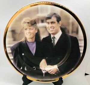 国内発送 1986年 アンドルー王子とセーラ・ファーガソン結婚記念 プレート(約27cm) 英国ロイヤル　ビンテージ D50