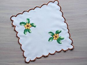 * Hungary / Vintage Cross / floral print ..../ unbleached cloth / hand ....* table mat /doi Lee / hand made / higashi . miscellaneous goods *