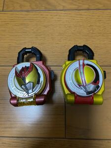 中古　仮面ライダー鎧武　ロックシード　2種セット　キバ　ファイズ