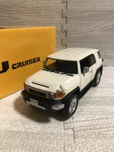 1/30 トヨタ FJクルーザー 非売品 カラーサンプル ミニカー　ツートーンホワイト