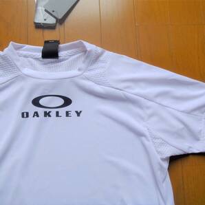 少々難あり オークリー メンズS 白 半袖Tシャツ 吸汗 速乾 ストレッチ 434196JP 新品 定価3300