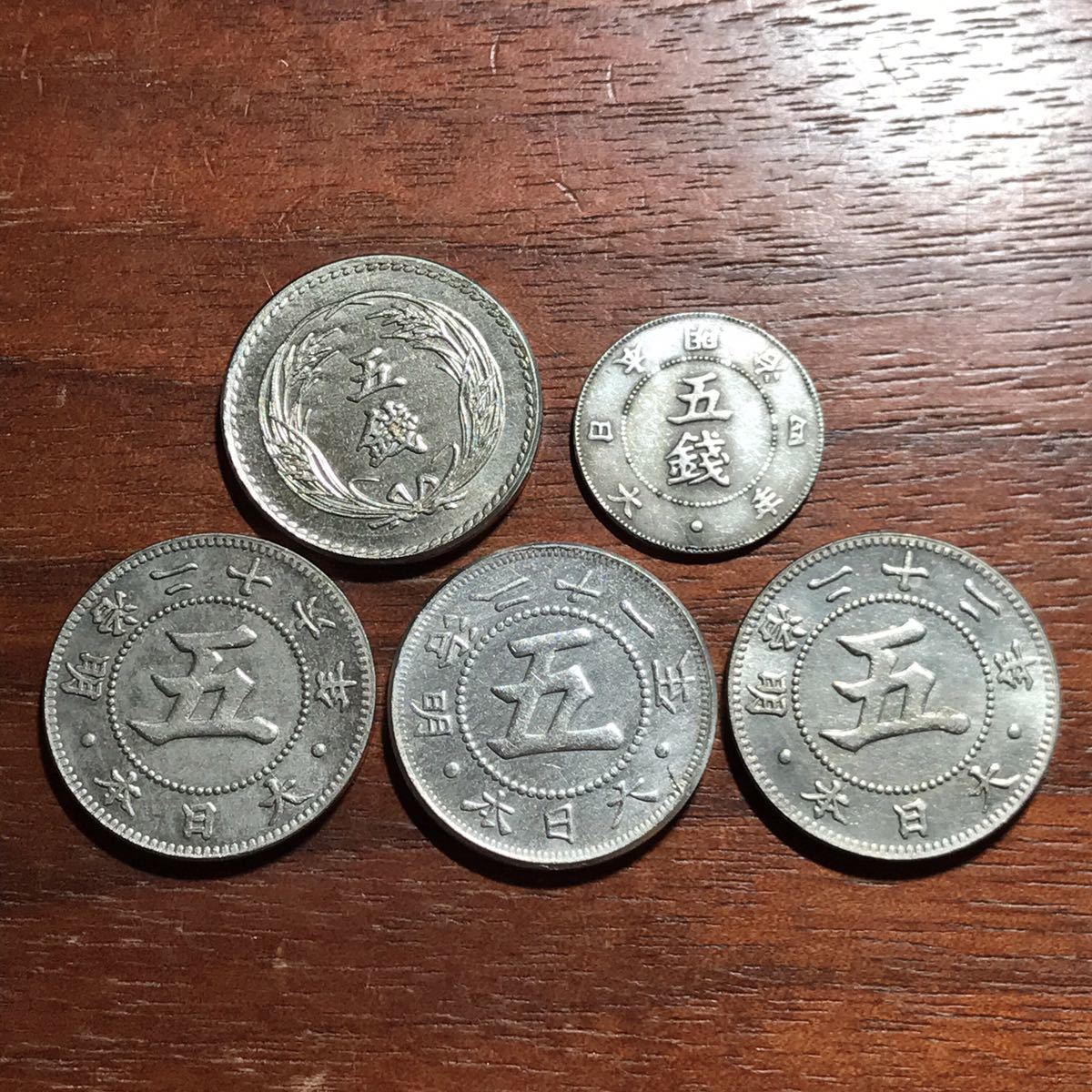 19411円 【99%OFF!】 稲5銭白銅貨明治31年 100枚 コインカプセルと収納ケースとともに