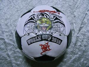 エドハーディー ED HARDY 2010 ワールドカップ記念 サッカーボール 新品 アウトレット