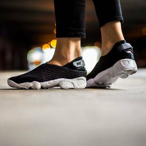 23cm●ナイキ リフトラップ NIKE WMNS RIFT WRAP SE 黒 白 BLACK リフト ラップ AIR RIFT 足袋　881192-001