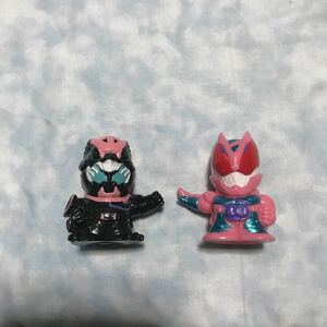 仮面ライダー　リバイス　ミニフィギュア　ソフビフィギュア　指人形サイズ　即決