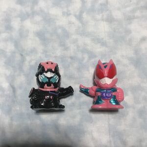 仮面ライダー　リバイス　ミニフィギュア　ソフビフィギュア　指人形サイズ　即決