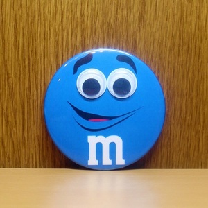  M and M z blue kyorokyoro can badge m&m*s m&m America chocolate America miscellaneous goods 