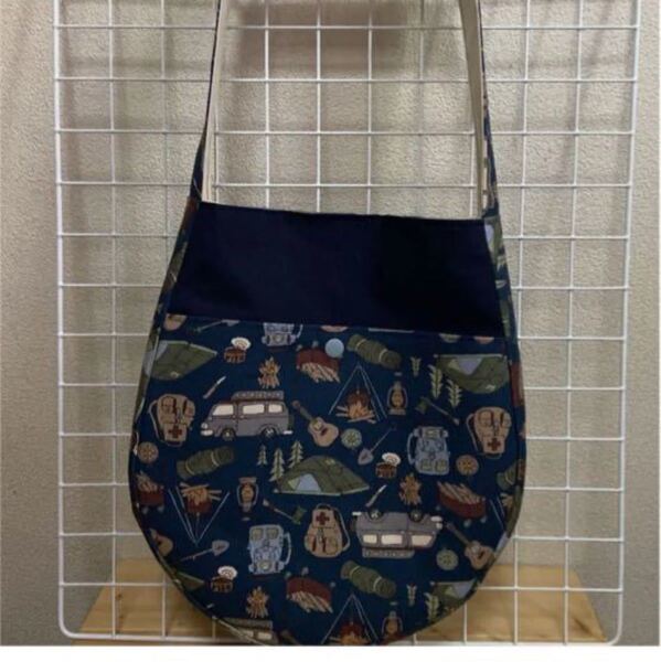 ハンドメイド しずく型ショルダーバッグ キャンプグッズ柄