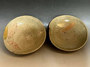 Тарелки ■ 2 штуки старых маленьких тарелок Карацу (ранний период Эдо) Плоские чашки Традиционные предметы Коллекционные предметы Старые игрушки Антикварные предметы искусства того периода Антиквариат ■