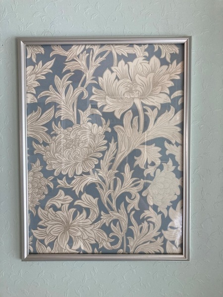ガラス入りシルバー フレーム ウィリアム モリス壁紙 輸入クロス 額装 クリサンティマム William Morris 壁飾り 額 インテリア