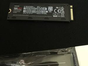 送料込　Samsung 980 PRO 2TB PCIe 4.0 NVMe M.2 内蔵ソリッドステートドライブ (SSD) (MZ-V8P2T0)