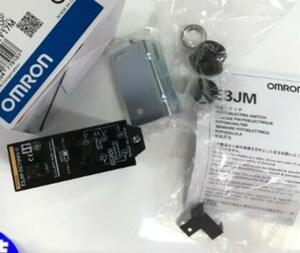 新品　 OMRONオムロン 光電センサー E3JM-DS70M4-G