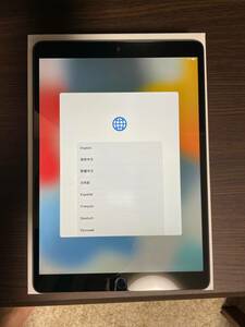 極美品　Apple iPad Air (第3世代) スペースグレイ 64GB FUUJ2J/A Wi-Fiモデル + Smart Keybord