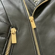 【VERSACE for H&M/ヴェルサーチェ エイチ＆エム】ライダースジャケット XS レザー 羊革 本革 ブラック 黒 スタッズ 金ZIP 春秋冬 ＃60_画像7