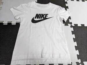 新品未使用 キッズ NIKE 半袖Tシャツ 130サイズ 子ども ナイキ プリント 白 ホワイト スウォッシュ