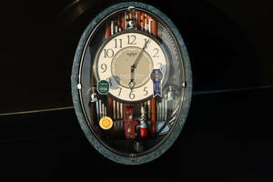 （B2115）RHYTHM Small World スモールワールド メロディ6曲入 壁掛け時計 クオーツ時計 紺色（4MH750RH）デッドストック品　委託品