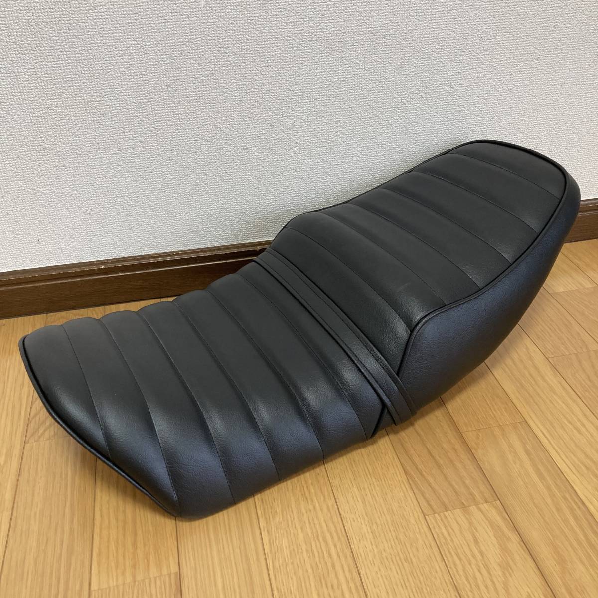 タックロール シート 黒 赤 皮 RZ250 / あんこ抜き 完成品