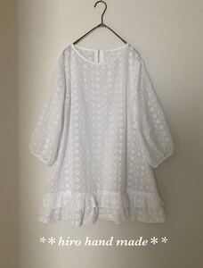 *ハンドメイド*花の刺繍生地・裾ふんわり・cotton・日本製・綿ローン生地・ブラウス・チュニック