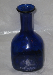 Art hand Auction スペイン製 青いリサイクルガラス瓶 ハンドメイド 花瓶, 工芸品, ガラス, 工芸ガラス