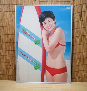 ◎昭和レトロ 山口百恵 フジカラー ポスター 水着・サーフボード 額入り 73.5×52　ノベルティ コレクション　札幌市 豊平区