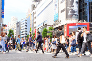 若者経済で儲ける方法　目立つ事が至上命題　こんなものが売れるのか・・・衝撃の事態　