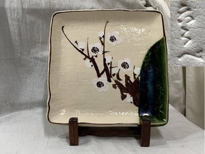 Art hand Auction USED Unused Rokubei Signed Akatsu Oribe Hand-painted Old tree plum blossom crest Square plate/Picture plate/Japanese plate Traditional crafts Old folk utensils Tea ceremony Tea party Tea utensils Collection No box Current condition stored over time, japanese ceramics, Mino, Oribe