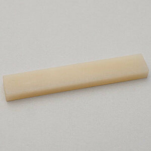 Montreux Camel Bone Nut 44 x 3.5 x 7 フェンダータイプ用 (メール便対応)