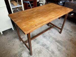 アンティーク　古い木で作られたテーブル　/　木製　無垢材　机　ダイニングテーブル　作業台　レトロ　ヴィンテージ