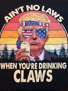 897★USA古着 おじさん アメリカ国旗イラスト＆メッセージプリントTシャツ DRINKING CLAWS 黒 ブラック Lくらい