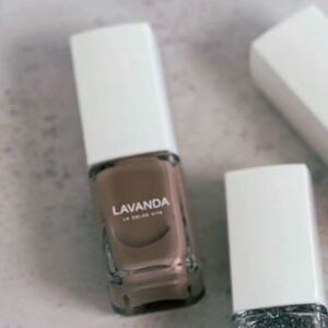 ネイルポリッシュ ラバンダ lavanda 宇野実彩子