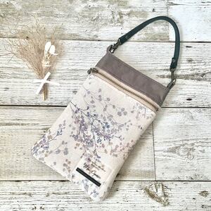 ハンドメイド ふわふわ スマホポーチ ブラウン×かすみ草