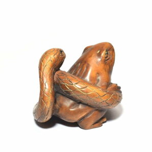 根付 柘植 蛙と蛇 黄楊 繊細彫刻 木製 カエル ヘビ 【a13-28】の画像7