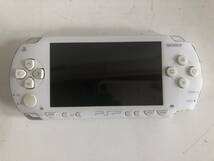 ⑦◆SONY ソニー◆プレイステーションポータブル PSP-1000 本体 GIGA PACK ホワイト アダプター 箱 説明書付 通電確認済み_画像2