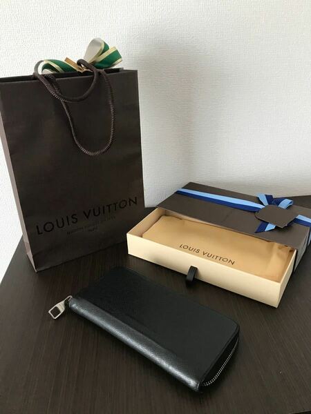 LOUIS VUITTON ZIPPY WALLET VERT.TAIGA