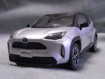 TOYOTA YARIS　CROSS　ブラックマイカ　×　シルバーメタリック　２TX　色見本　希少非売品　展示品_画像1