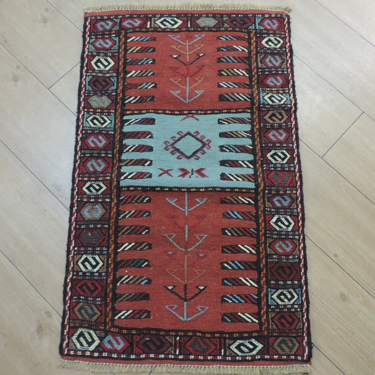 ペルシャ絨毯 新品 197x135 手織り クルド・ グーチャン産 persia 【お
