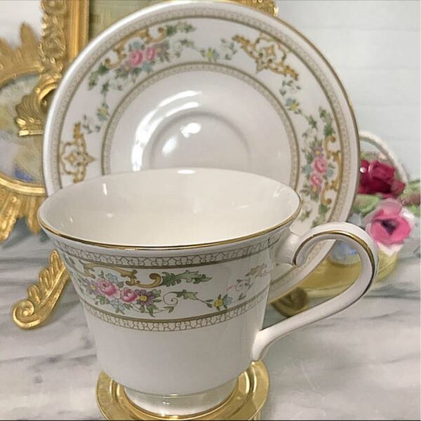 ROYAL DOULTON ☆ カップ&ソーサー