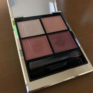SUQQUシグニチャーカラーアイズ04 純撫子 -SUMINADESHIKO