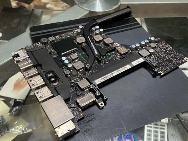 MacBook Pro ロジックボード Core i7 デュアルCore 2011 erly電源入らない　ジャンク