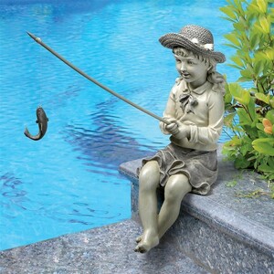 デザイン・トスカノ製 お魚を釣る少女 大物を釣るネリー ガーデン彫刻 アート彫像（輸入品）